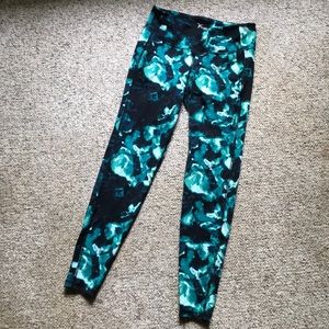 Old navy active ankle compression pants size M